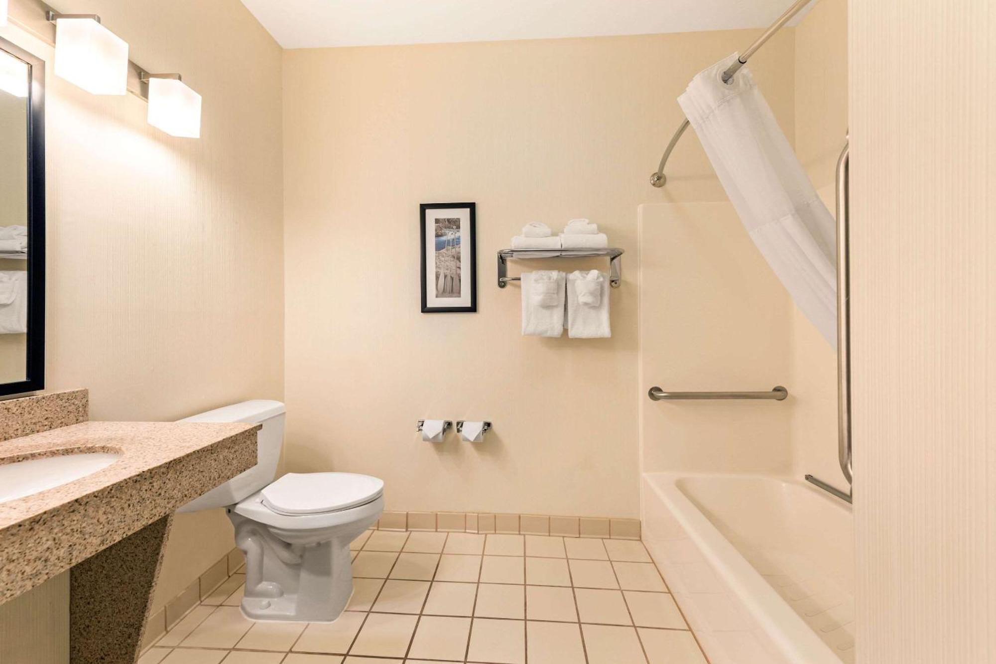 Hotel Quality & Collins 3*